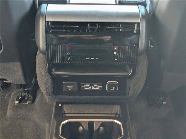 Certified 2025 Jeep Wagoneer Series II w/ Convenience Group I AWD/4WD image 17