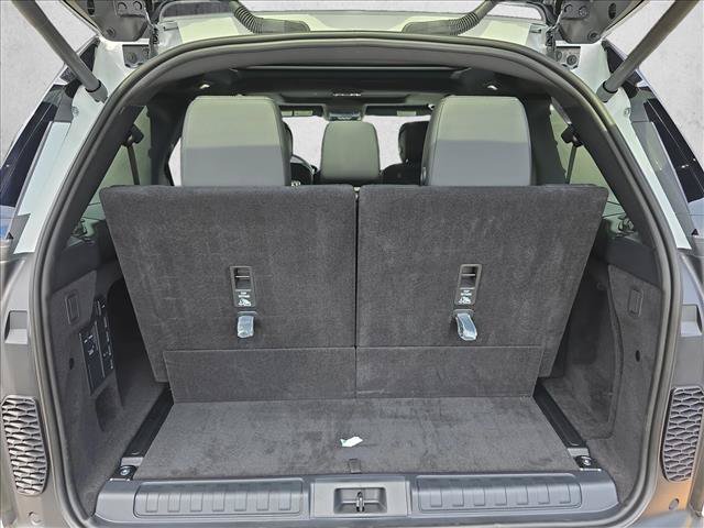 Used 2025 Land Rover Discovery S AWD/4WD image 13