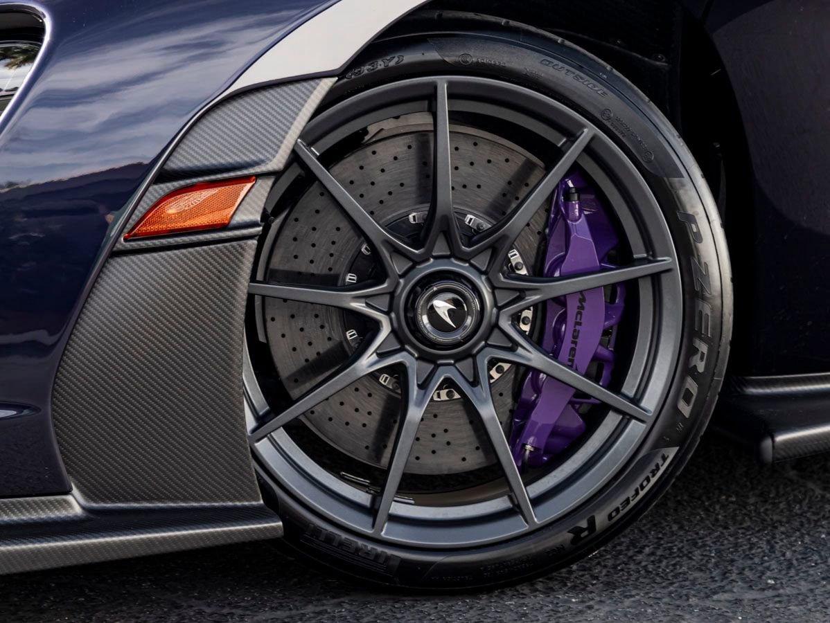 Used 2019 McLaren Senna RWD image 11