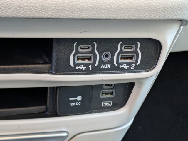 Used 2022 Chrysler Pacifica Touring-L FWD image 16