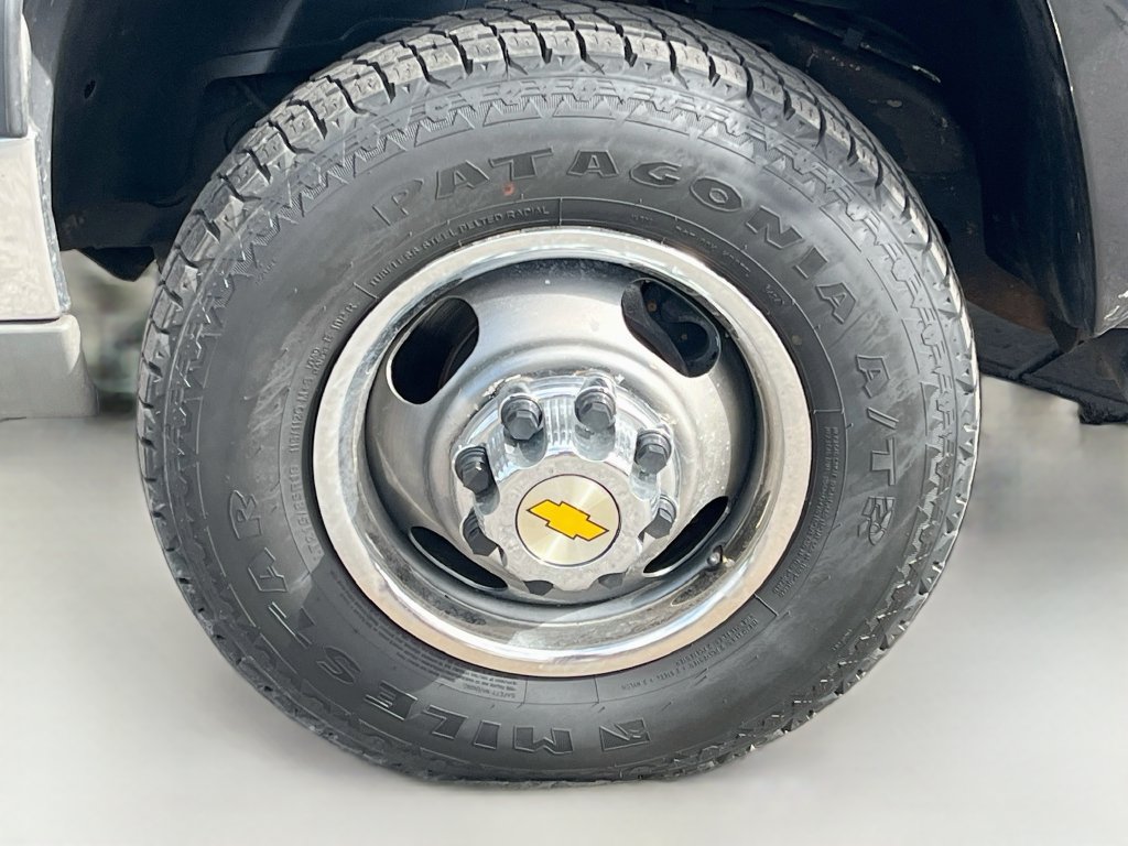 Used 2004 Chevrolet Silverado 3500 LT w/ Heavy-Duty Power Package AWD/4WD image 29