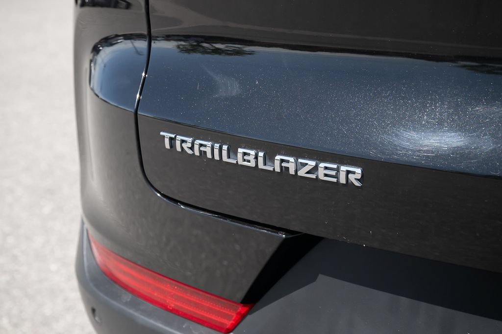 Used 2021 Chevrolet TrailBlazer LS FWD image 12