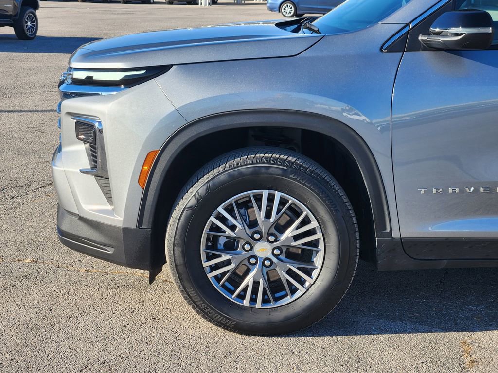 Used 2025 Chevrolet Traverse LT image 8