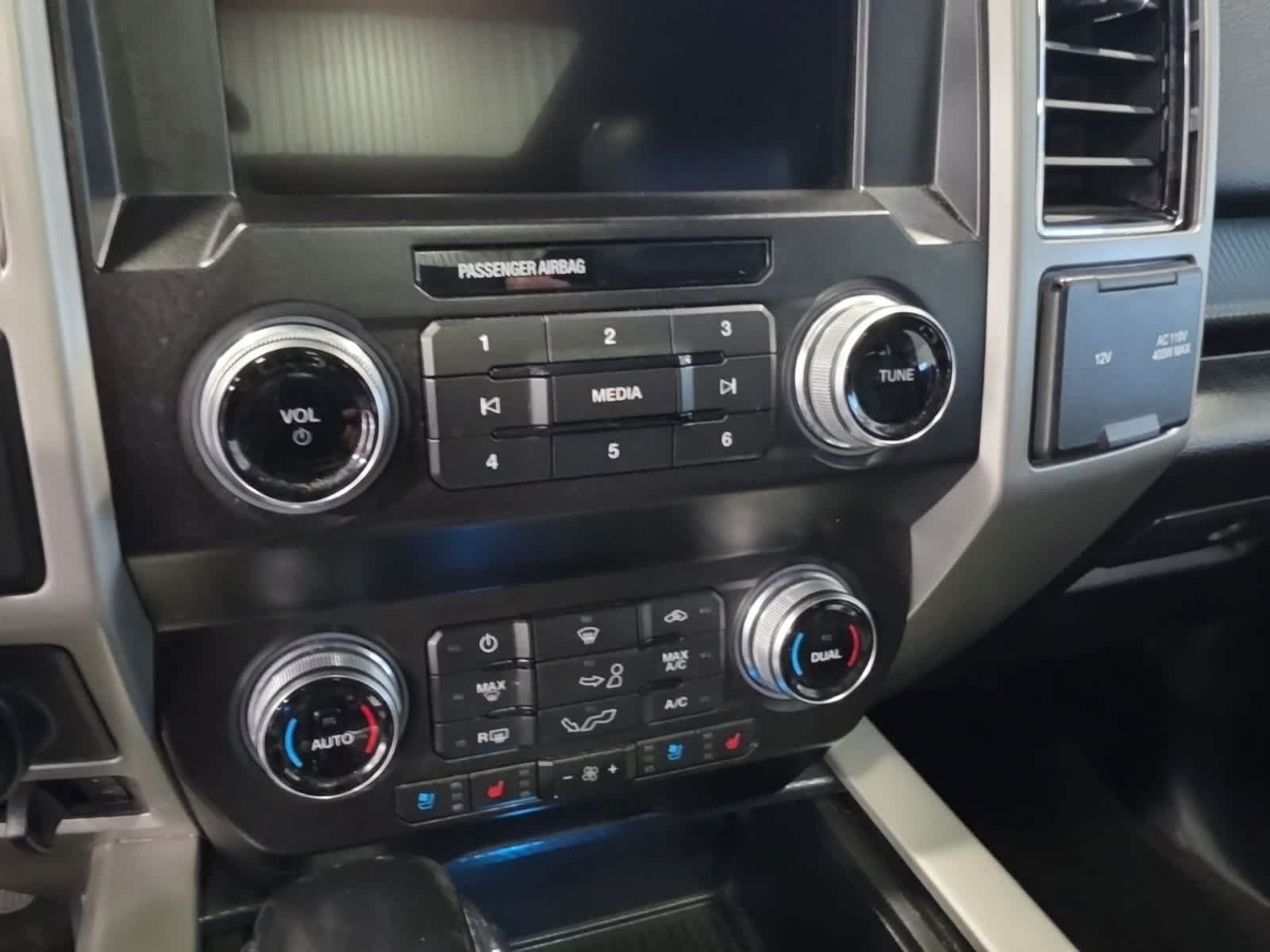 Used 2020 Ford F150 Lariat w/ Equipment Group 502A Luxury AWD/4WD image 31