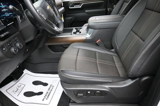 Used 2025 Chevrolet Silverado 2500 High Country w/ High Country Premium Package AWD/4WD image 15