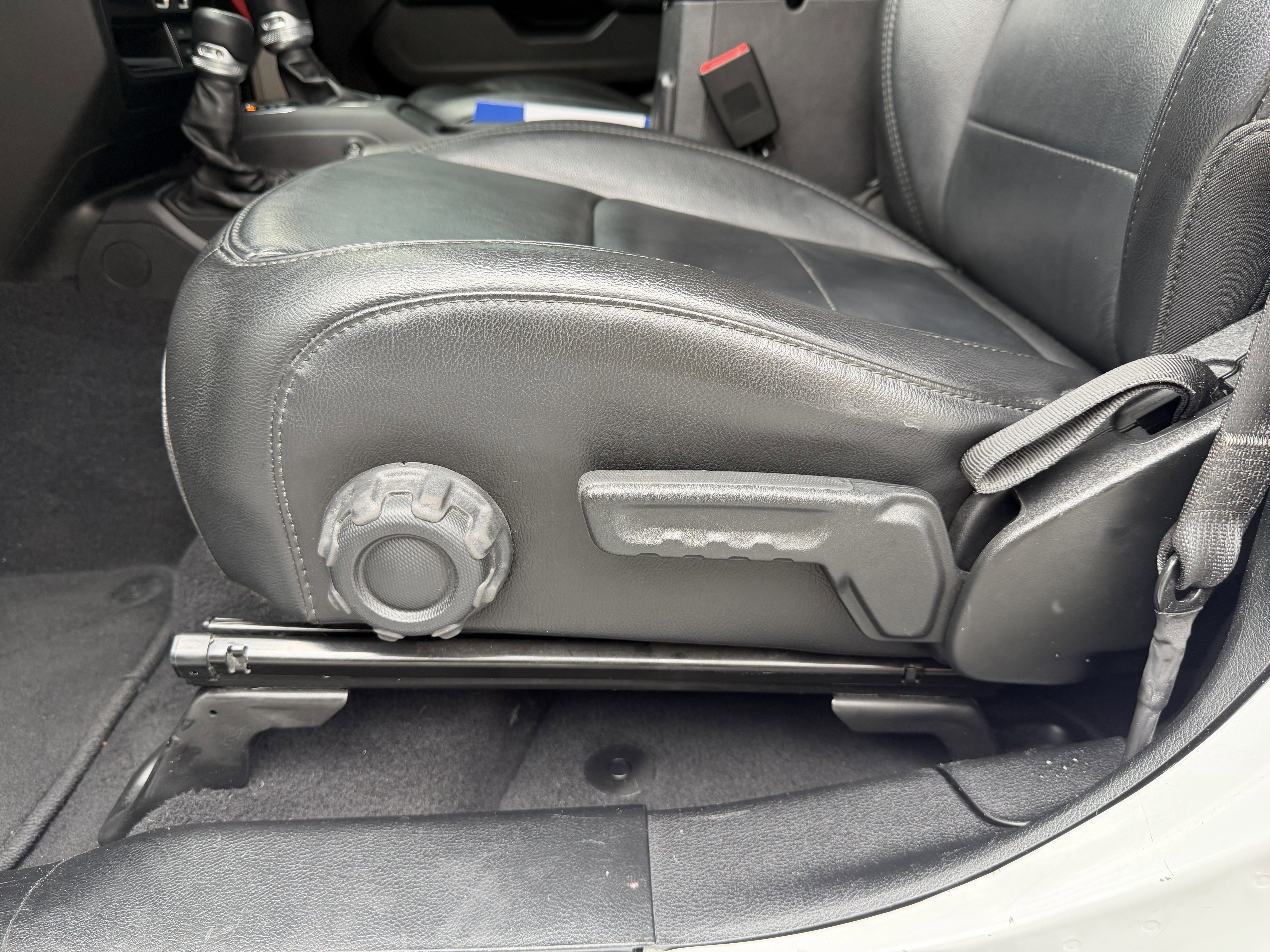 Used 2020 Jeep Wrangler Unlimited Sahara AWD/4WD image 31