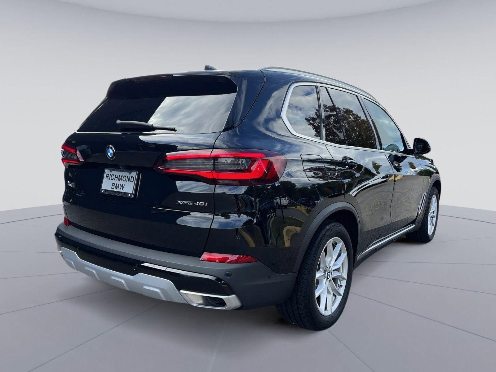 Used 2023 BMW X5 xDrive40i w/ Parking Assistance Package image 9