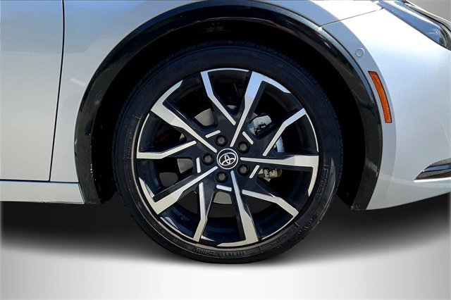 Used 2025 Toyota Prius Plug-In Hybrid image 8