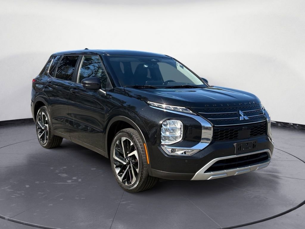 Used 2022 Mitsubishi Outlander SE image 7