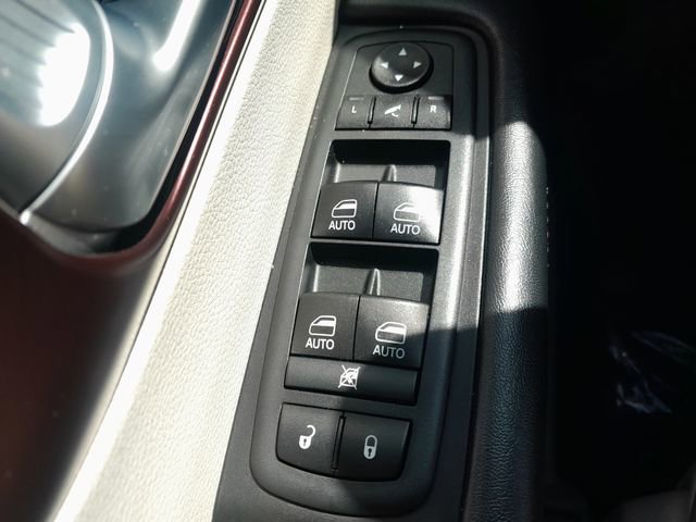 Used 2017 Chrysler Pacifica Limited w/ UConnect Theater Package FWD image 7
