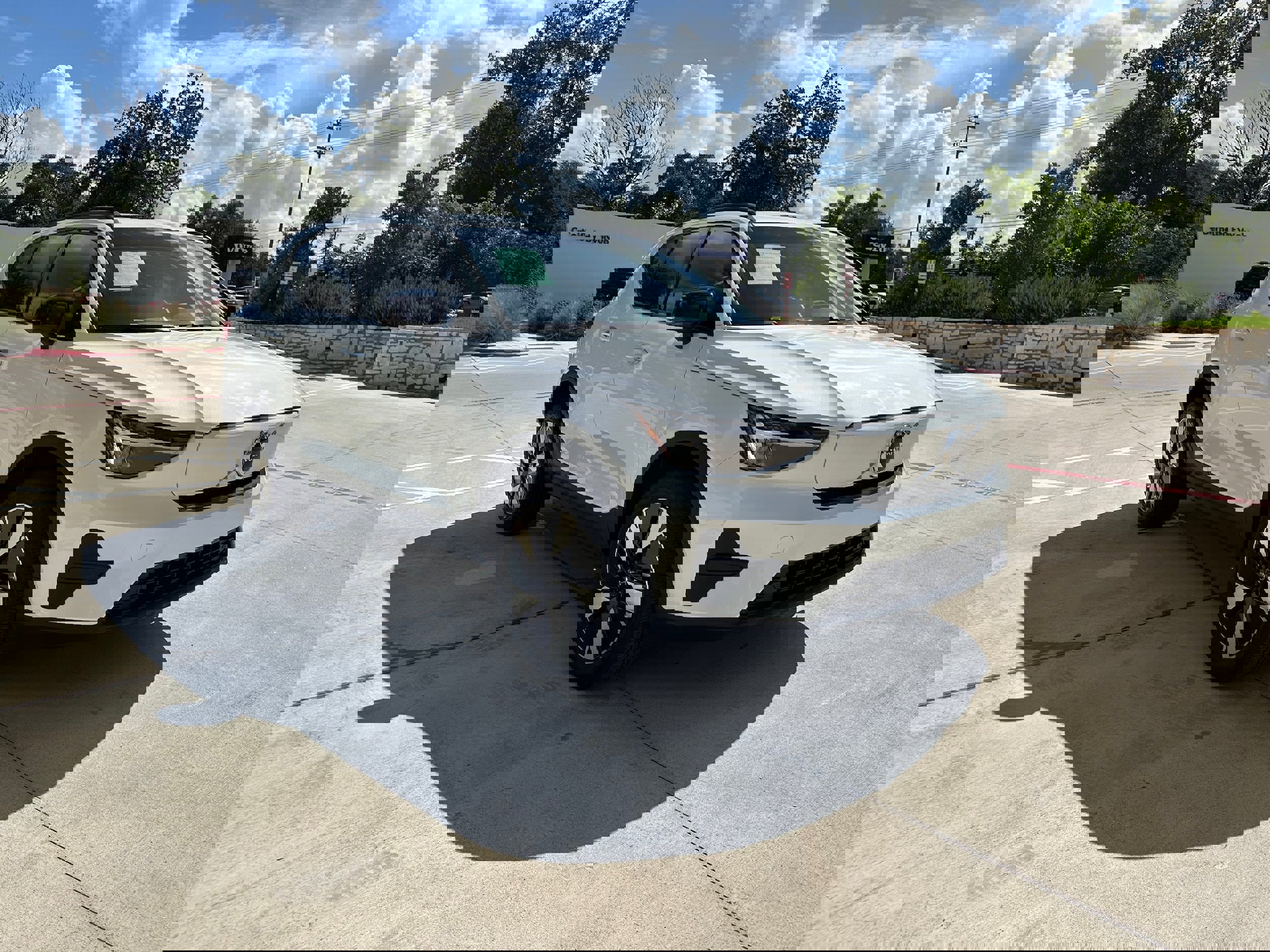 Used 2025 Volvo EX40 Core image 8