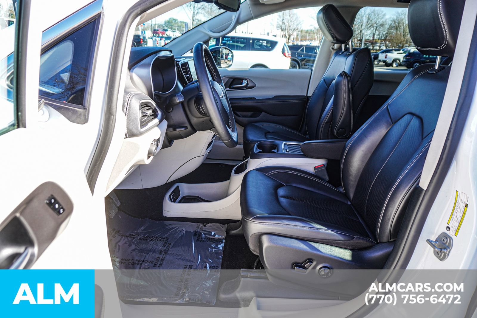 Used 2024 Chrysler Pacifica Select image 22