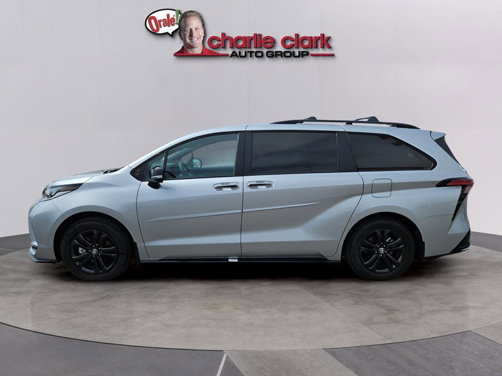 Used 2025 Toyota Sienna XSE w/ XSE Premium Package AWD/4WD image 3
