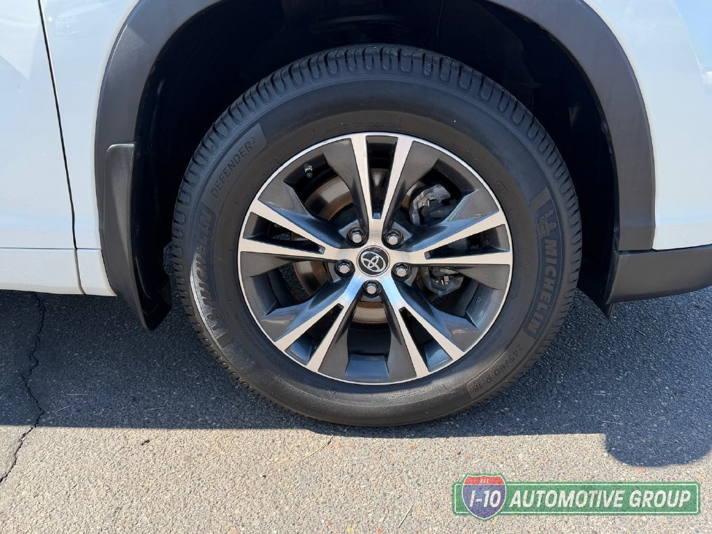Used 2016 Toyota Highlander XLE AWD/4WD image 12