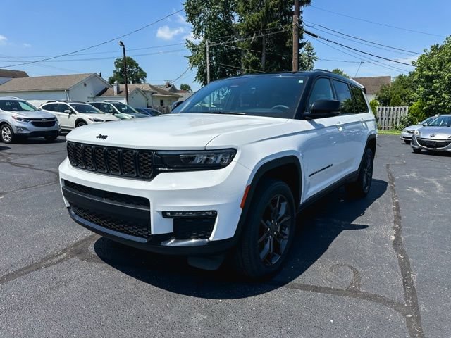 Used 2025 Jeep Grand Cherokee L Limited AWD/4WD image 3