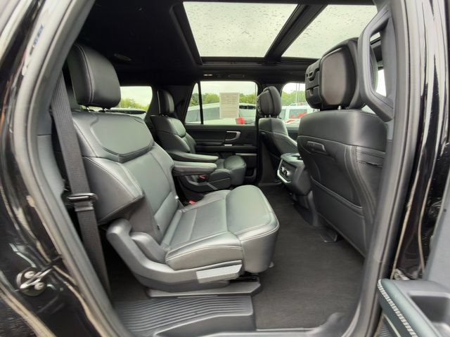 Used 2026 Ford Expedition Max Platinum w/ Stealth Performance Package AWD/4WD image 11