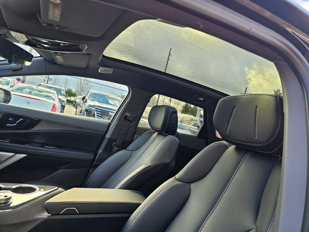 New 2026 Cadillac Optiq Luxury 1 image 28