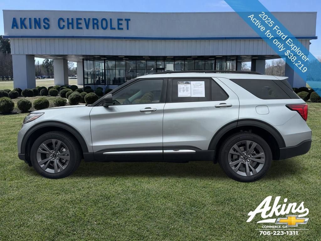 Used 2025 Ford Explorer Active w/ Active Comfort Package image 11