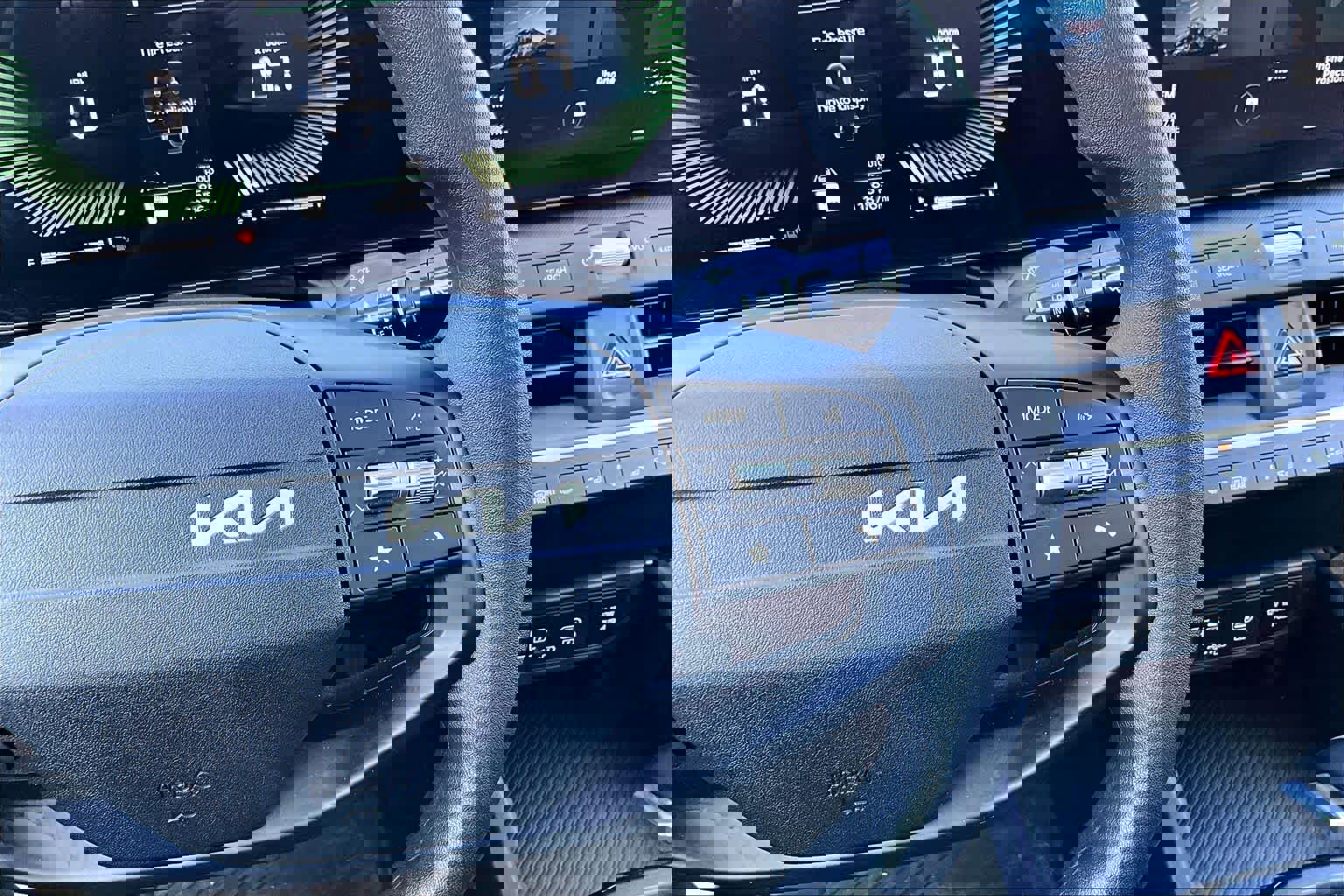 Used 2025 Kia K4 LXS image 23