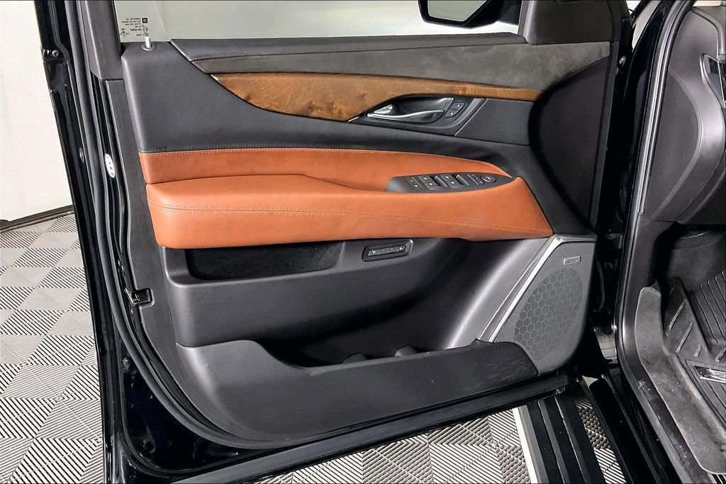 Used 2017 Cadillac Escalade Premium Luxury image 25