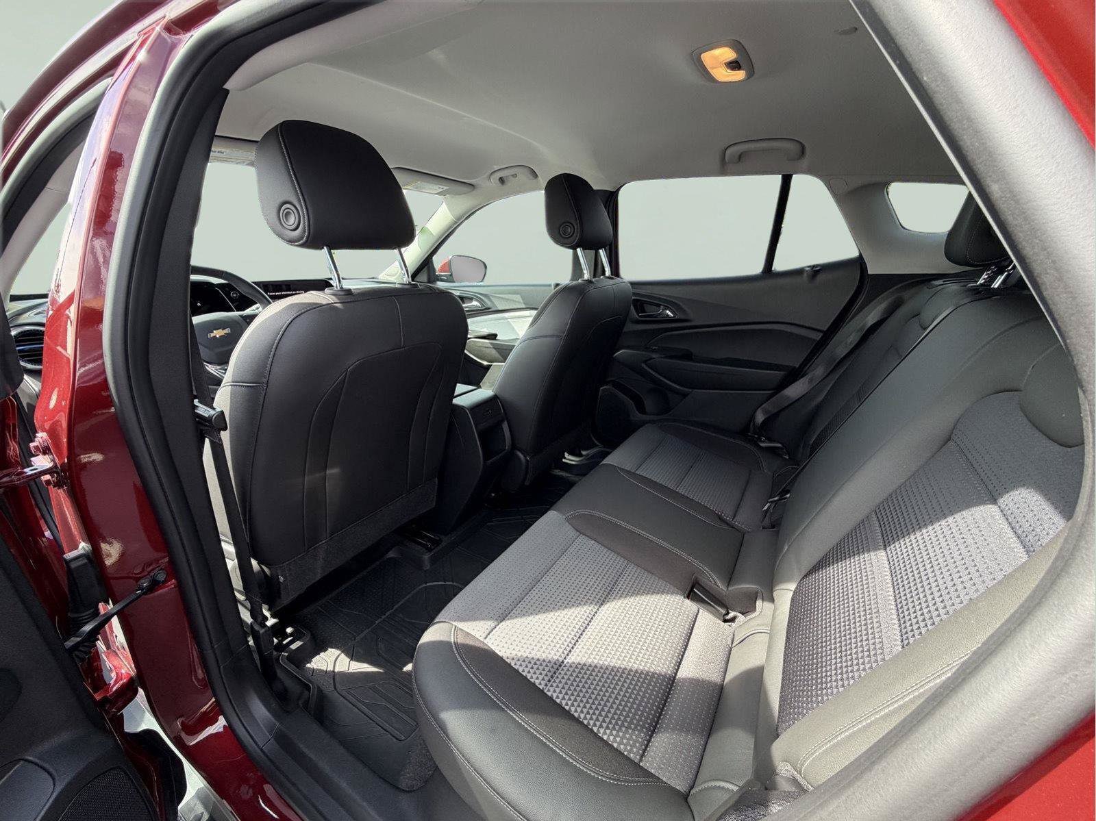 Used 2024 Chevrolet Trax LT w/ Driver Confidence Package FWD image 20