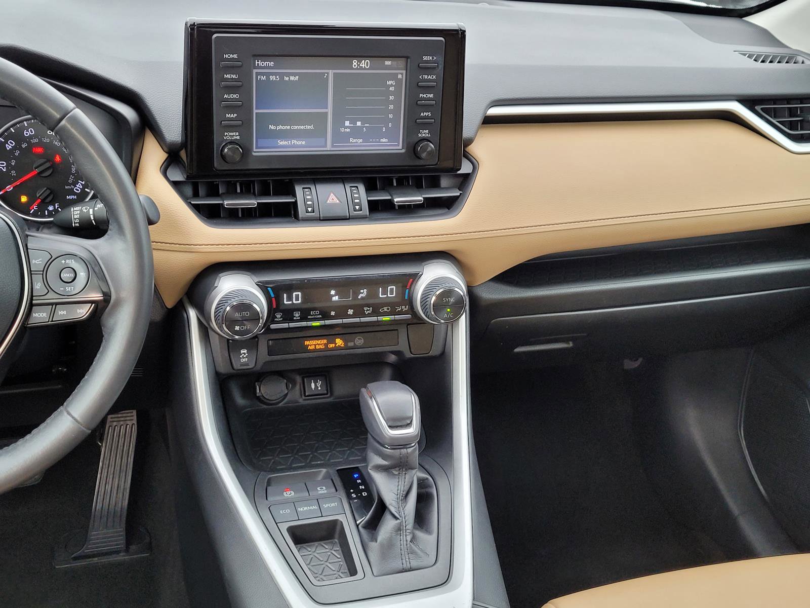 Used 2019 Toyota RAV4 XLE Premium image 12