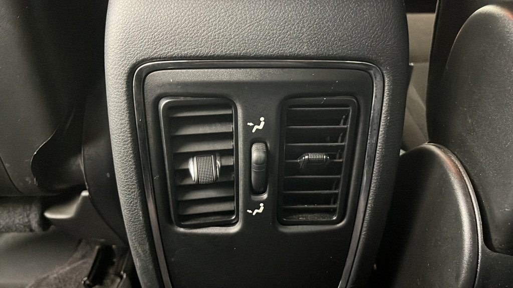 Used 2017 Jeep Grand Cherokee Laredo AWD/4WD image 36