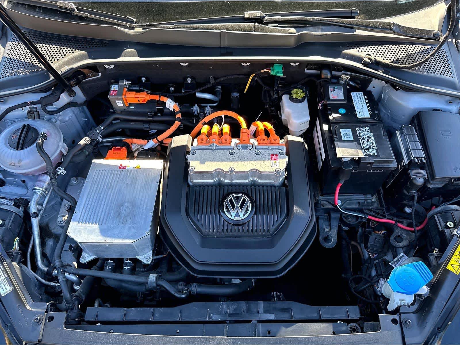 Used 2016 Volkswagen e-Golf SE w/ DC Fast Charging Package FWD image 14