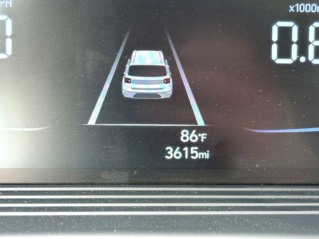 Used 2025 Hyundai Venue SEL image 27