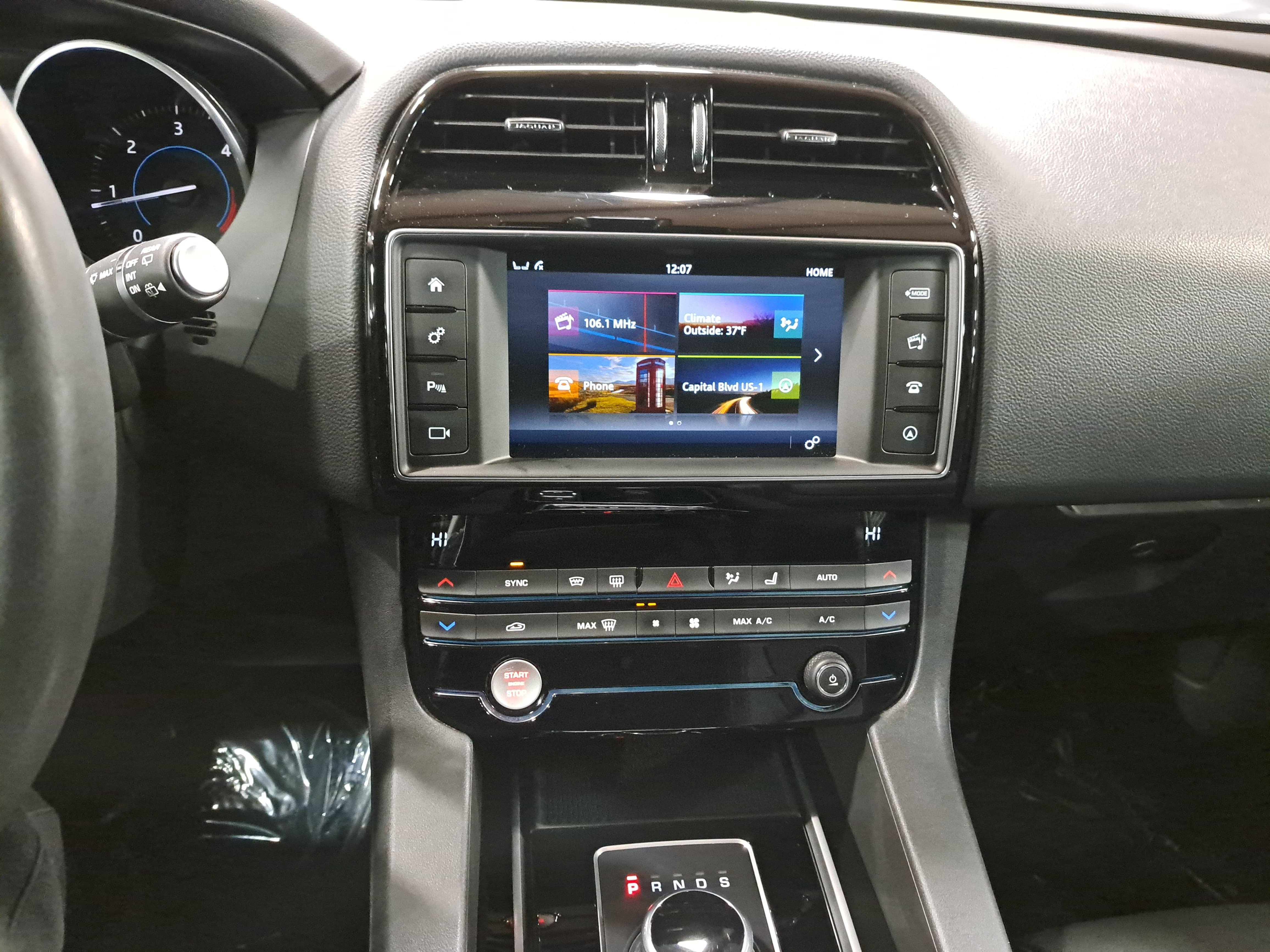 Used 2018 Jaguar F-PACE Prestige image 21