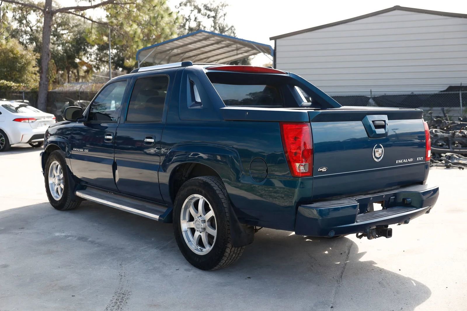 Used 2005 Cadillac Escalade EXT image 3