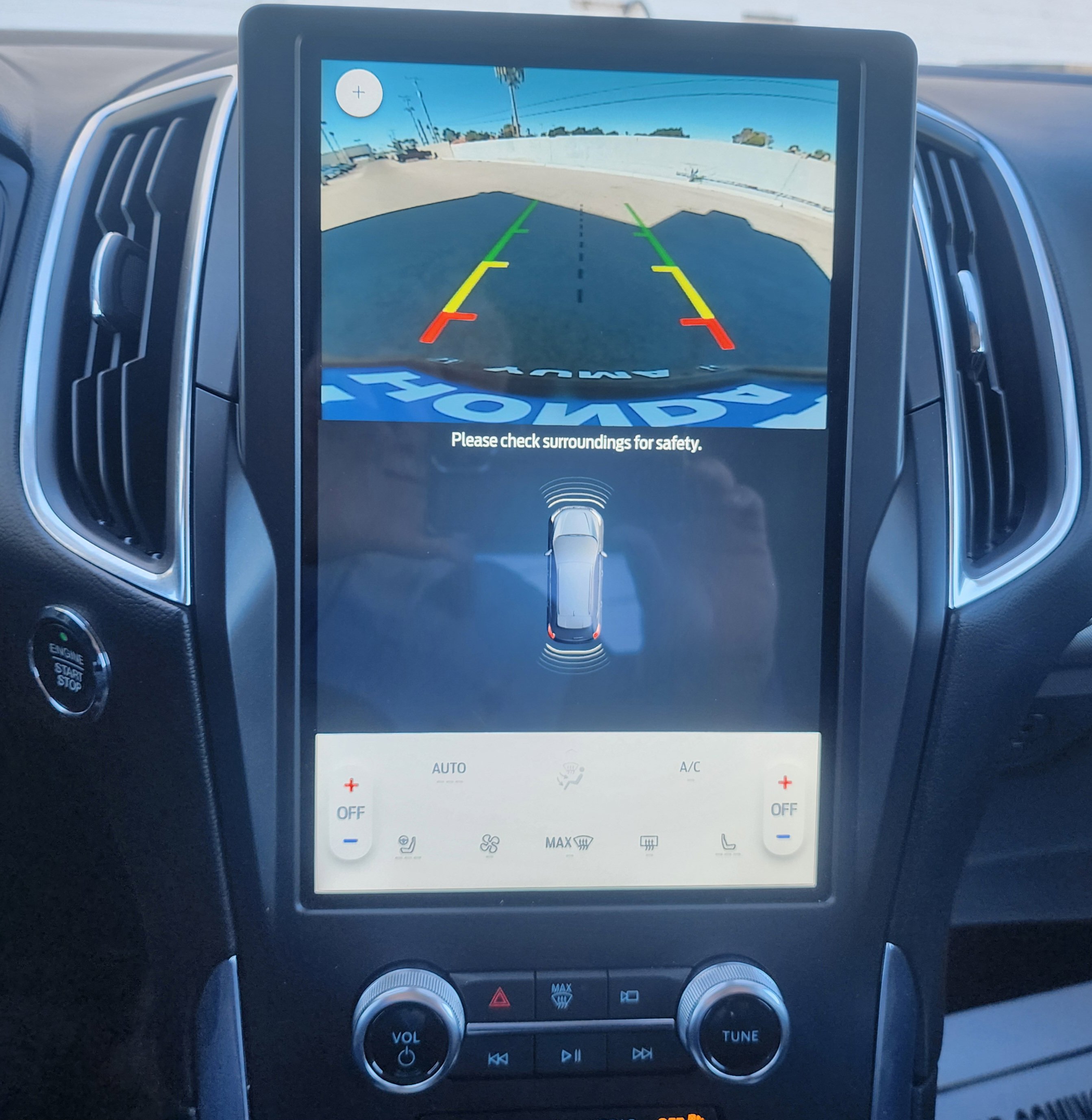 Used 2024 Ford Edge Titanium image 14