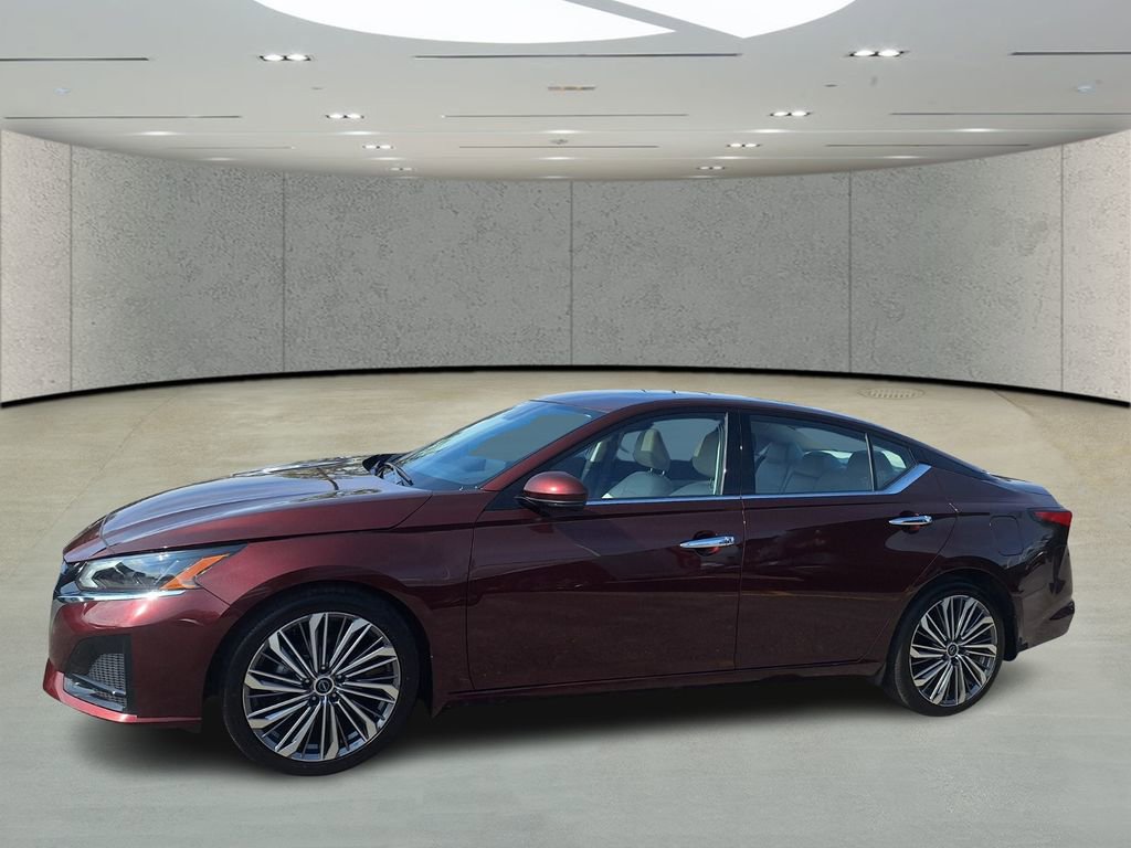 Used 2024 Nissan Altima 2.5 SL image 2