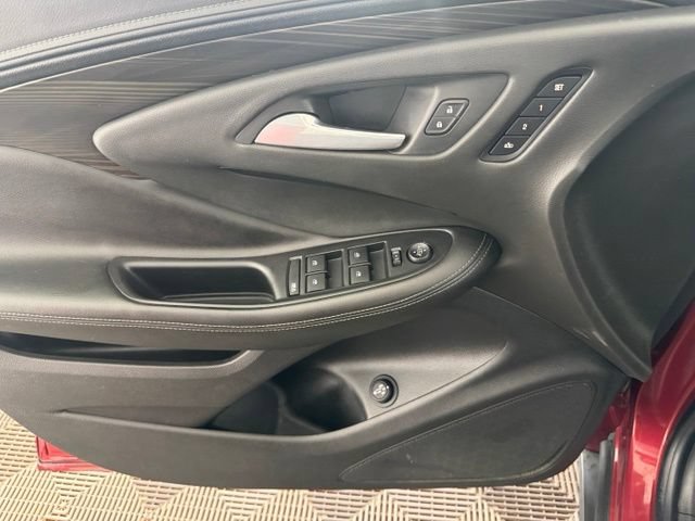 Used 2019 Buick Envision Essence FWD image 17