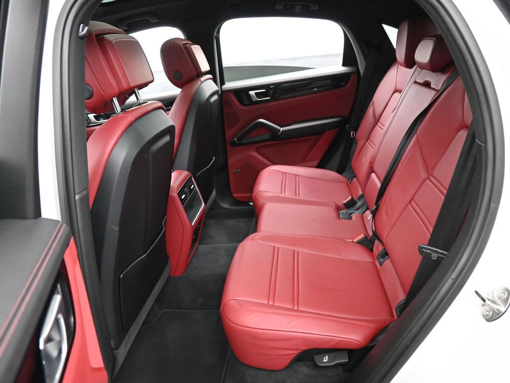 Certified 2022 Porsche Cayenne E-Hybrid Coupe AWD/4WD image 26