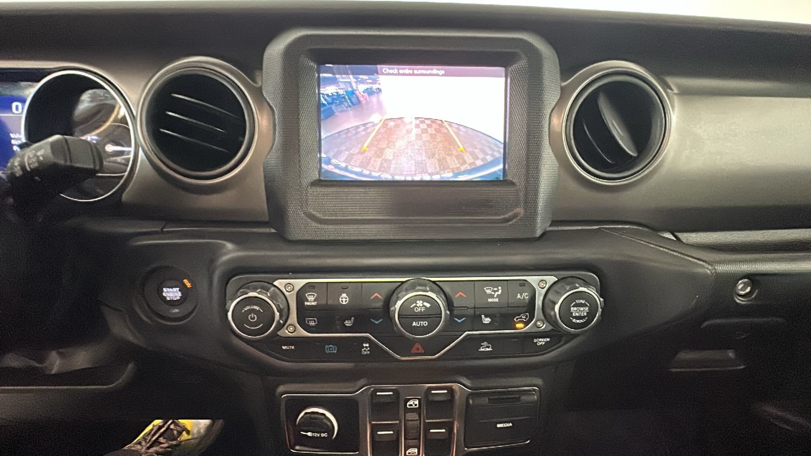 Used 2023 Jeep Wrangler Unlimited w/ Cold Weather Group AWD/4WD image 28