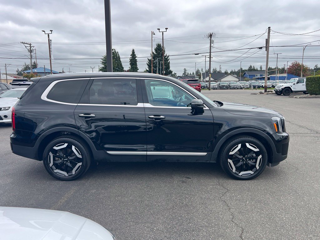Certified 2025 Kia Telluride S FWD image 8