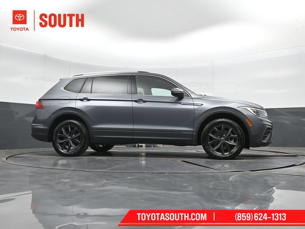 Used 2024 Volkswagen Tiguan SE AWD/4WD image 42