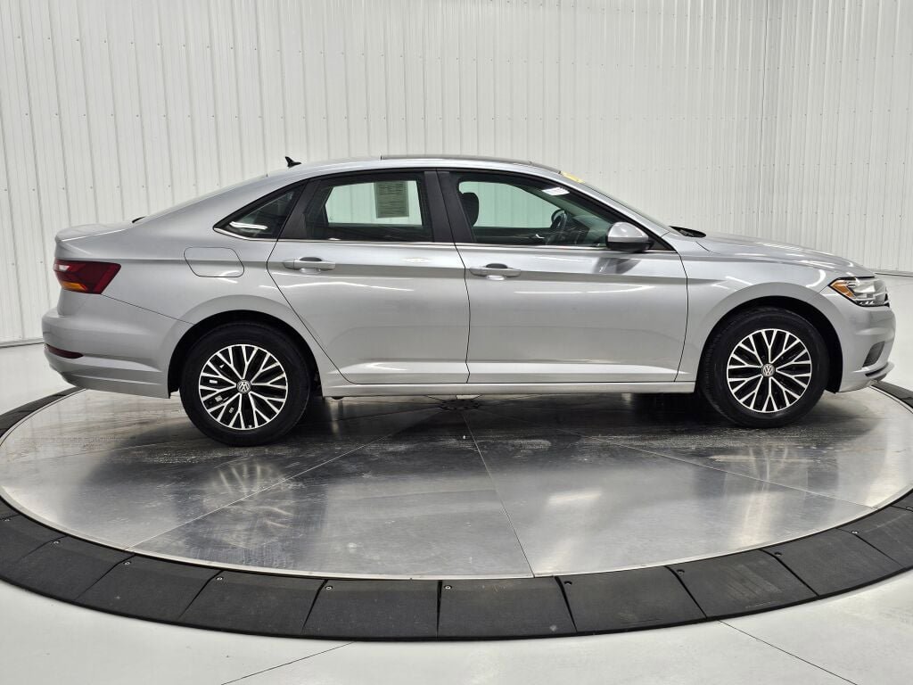 Used 2019 Volkswagen Jetta SE w/ Cold Weather Package FWD image 6