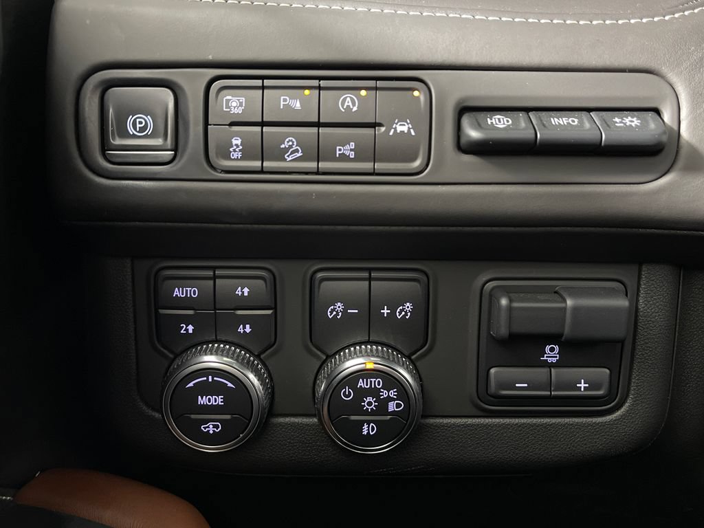 Used 2023 GMC Yukon Denali Ultimate AWD/4WD image 30