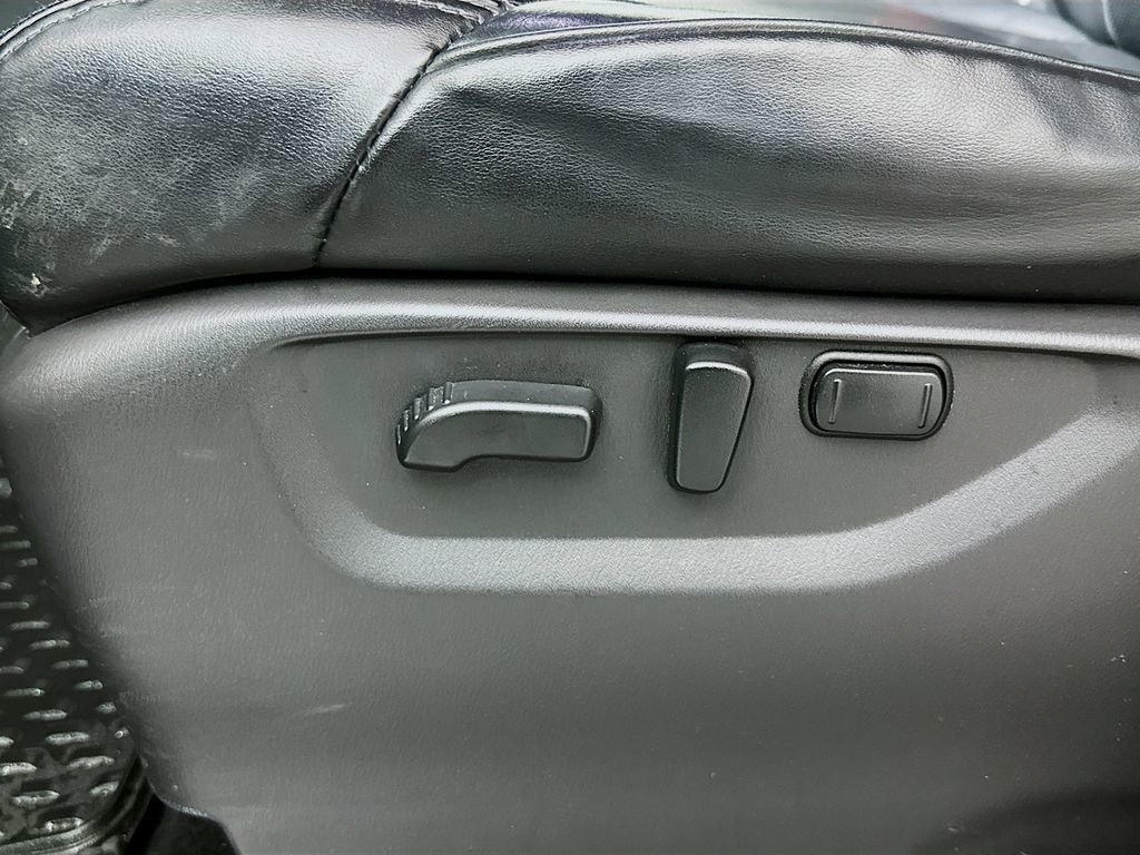 Used 2021 Nissan Armada SL w/ Captain's Chairs Package image 18