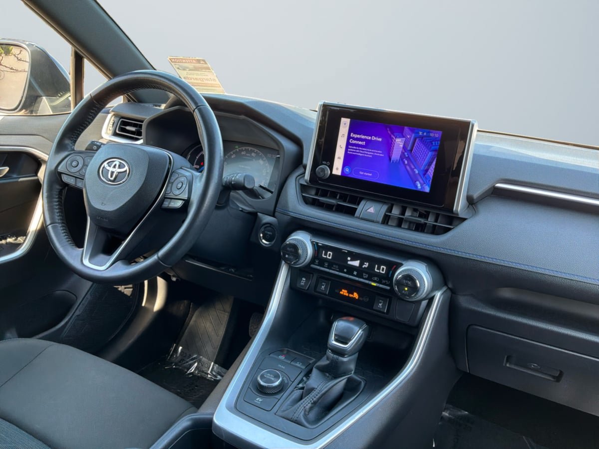 Used 2024 Toyota RAV4 SE w/ Convenience Package AWD/4WD image 14