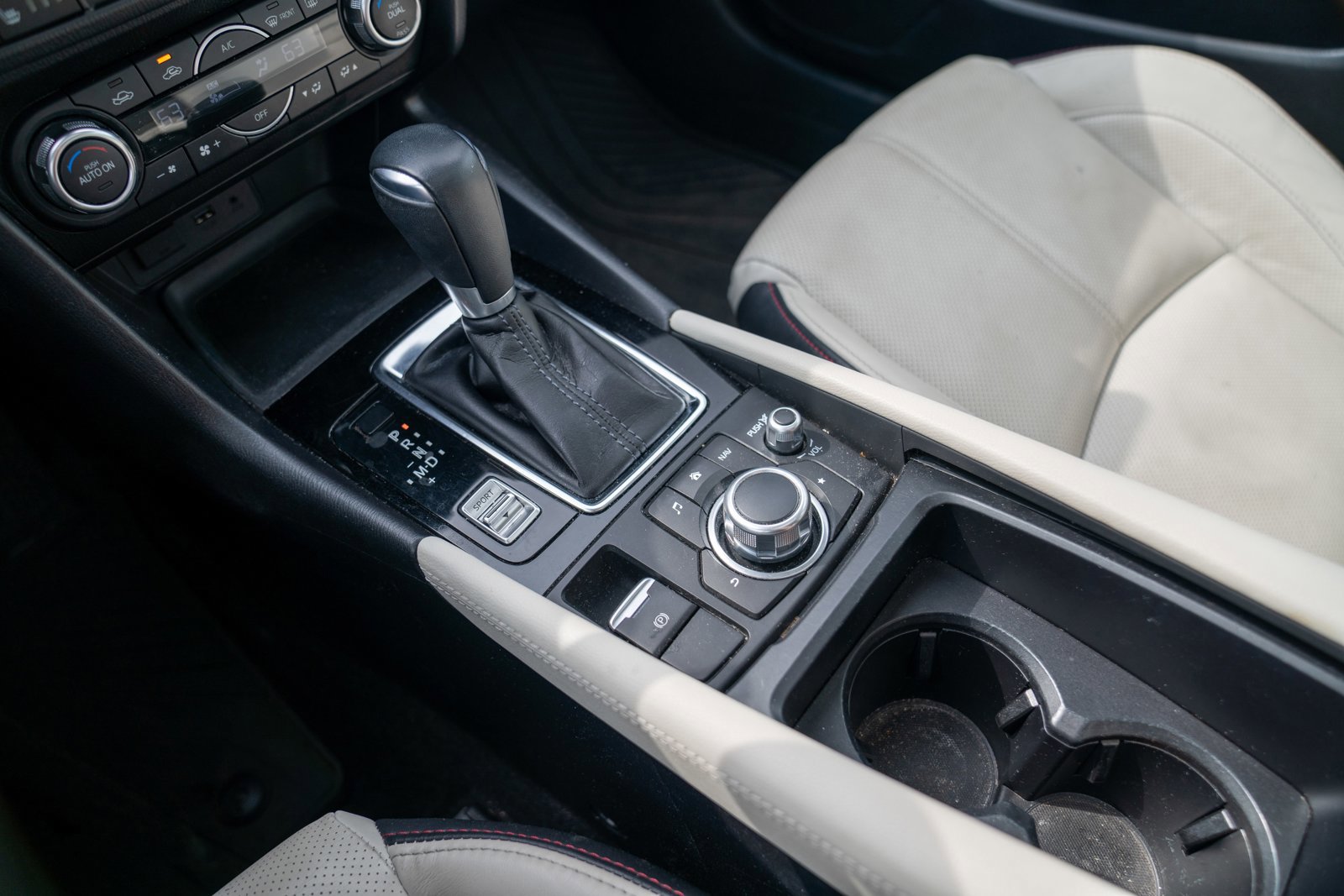 Used 2017 MAZDA MAZDA3 Grand Touring image 18