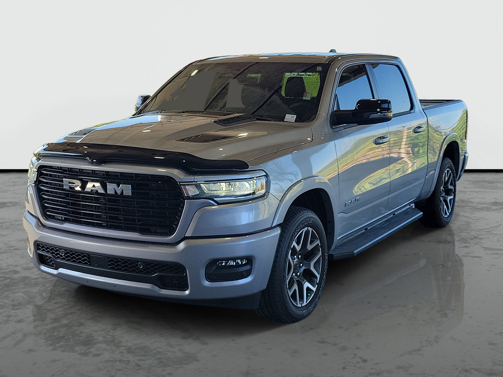 Used 2025 RAM 1500 Laramie w/ Sport Appearance Package AWD/4WD image 4
