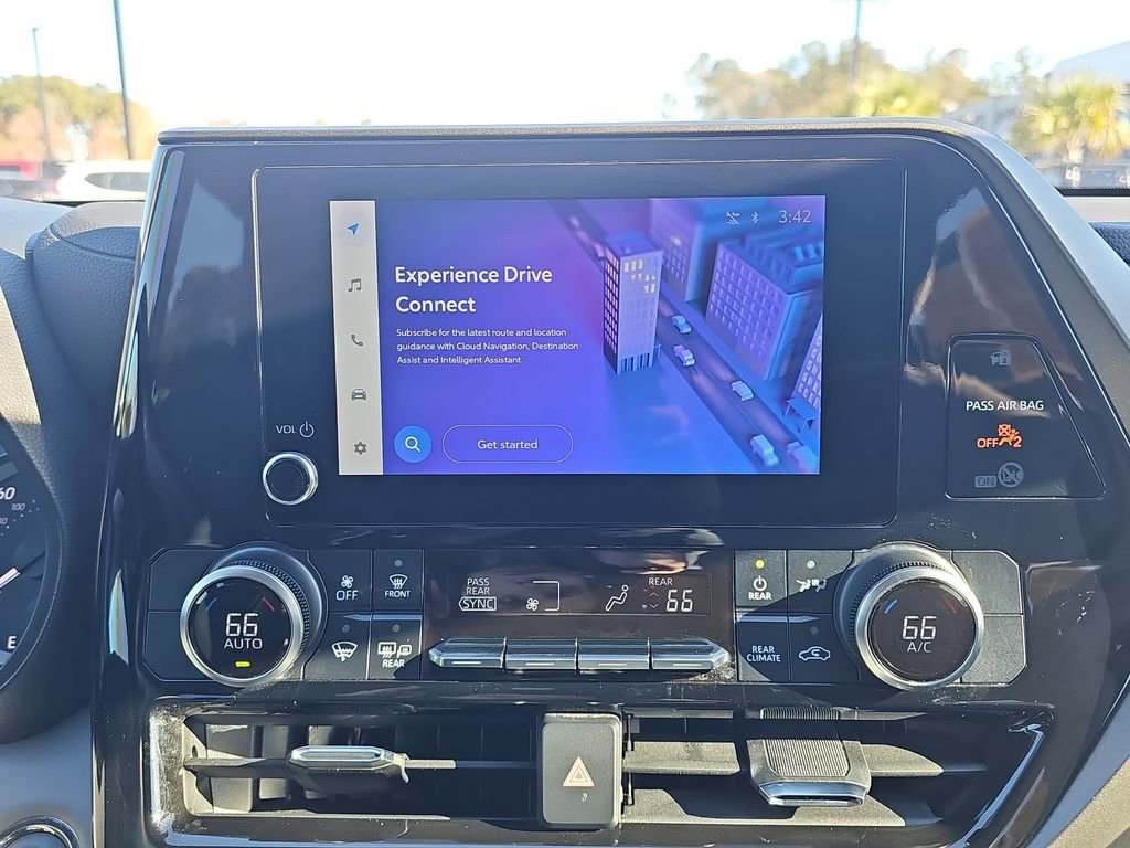 Used 2023 Toyota Highlander L image 28