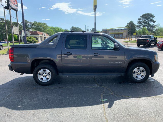 Used 2011 Chevrolet Avalanche LS RWD image 4