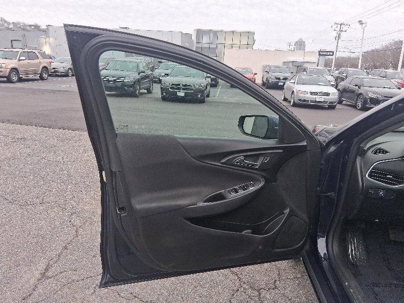 Used 2018 Chevrolet Malibu LT FWD image 12
