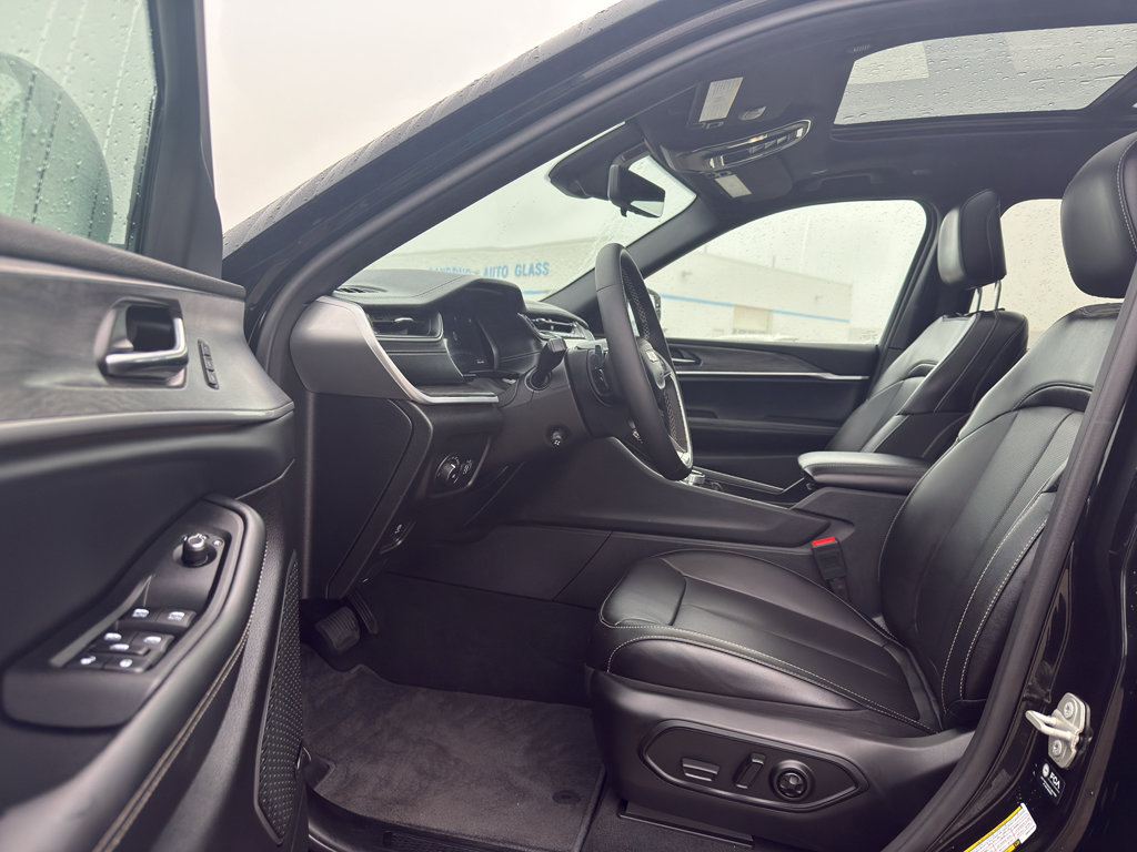 Used 2024 Jeep Grand Cherokee L Limited w/ Luxury Tech Group II AWD/4WD image 11