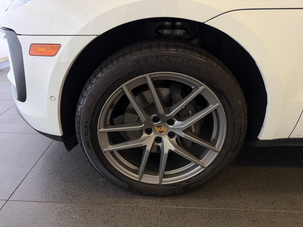 Certified 2023 Porsche Macan AWD/4WD image 10