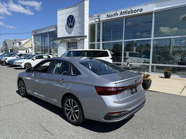 New 2025 Volkswagen Jetta SE FWD image 4